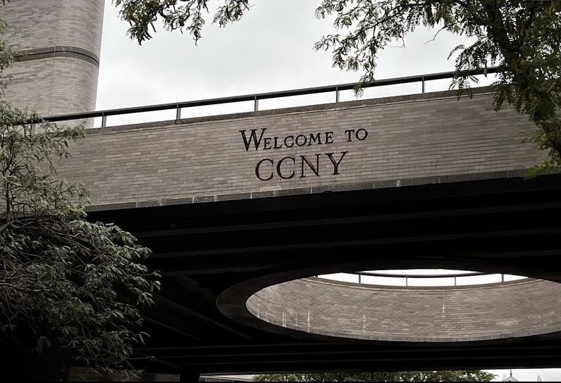 Photograph of the on-campus pedestrian bridge over Convent Avenue inscribed "Welcome to CCNY".