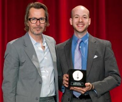 Jeremy Joffee, '08 MFA (r.), winner of a Silver Medal in the 36th Annual Student Academy Awards, with presenter Gary Oldham.