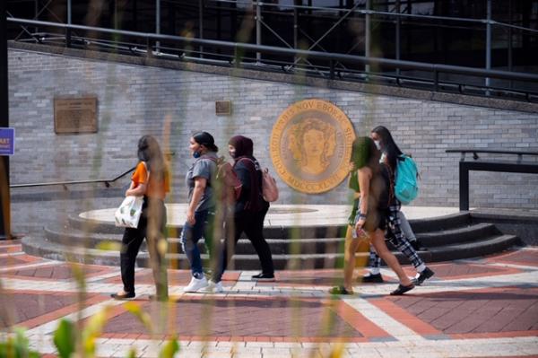 Students on the CCNY campus