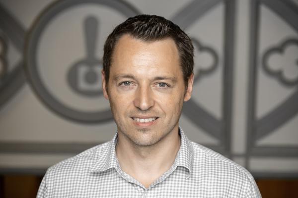a headshot picture of faculty member Jacek Dmochowski
