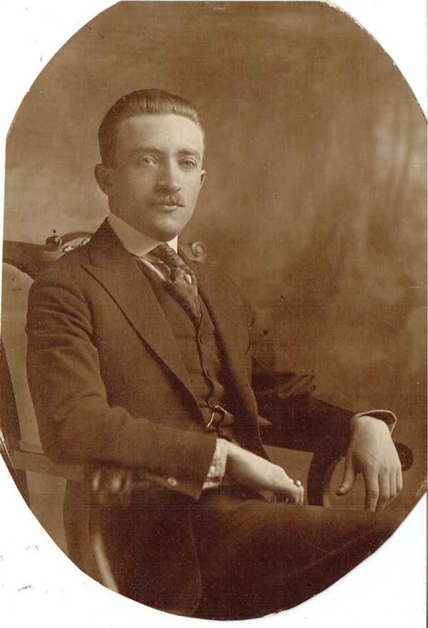 Photo of a young David Aronow.