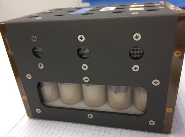 Space-bound fruit fly cultures in a vented fly box