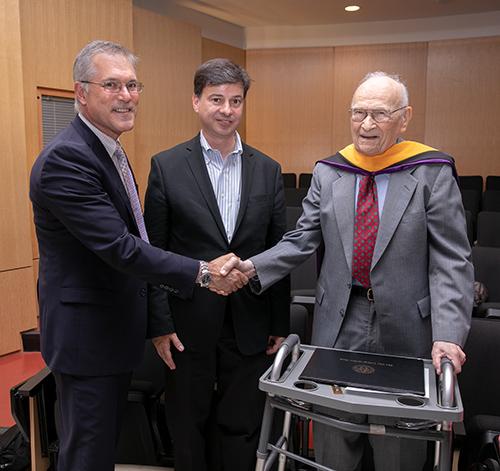 Alumnus Harold Scheraga receives honorary degree from CCNY