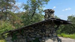 Lean-to shelter