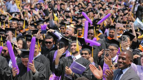 2019 commencement crowd