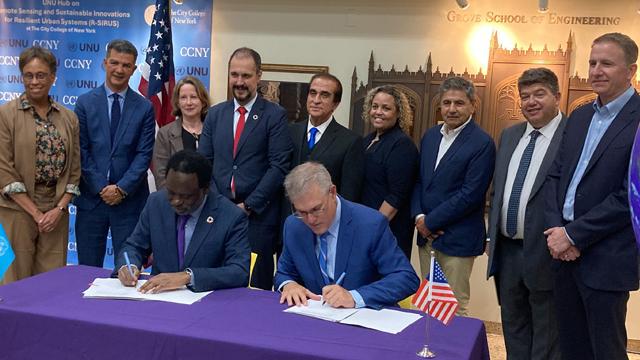 UNU Rector Tshilidzi Marwala and CCNY President Vince Boudreau sign the official Memorandum of Understanding at a ceremony in Steinman Hall on Nov. 5.